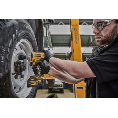 Гайковерт DeWALT 18 В XR Li-lon,812 Нм (без АКБ та ЗП) (DCF891N)