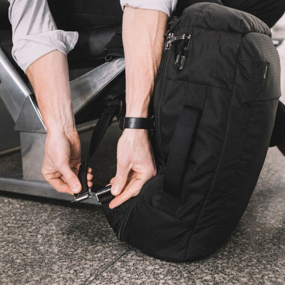 Рюкзак туристичний Pacsafe Vibe 28L backpack чорний (60303130)
