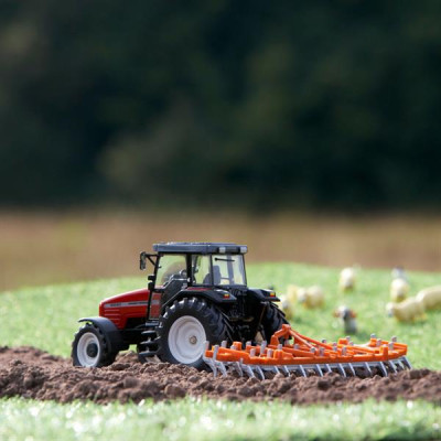 Спецтехніка Britains Трактор Massey Ferguson 6290 з культиватором 1:32 (43335)