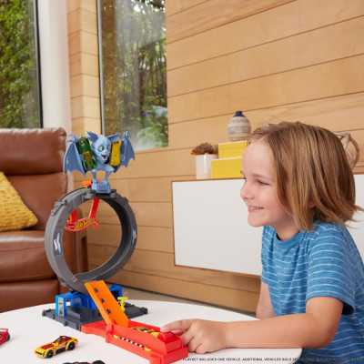 Автотрек Hot Wheels Неймовірна атака кажана (HTN78)