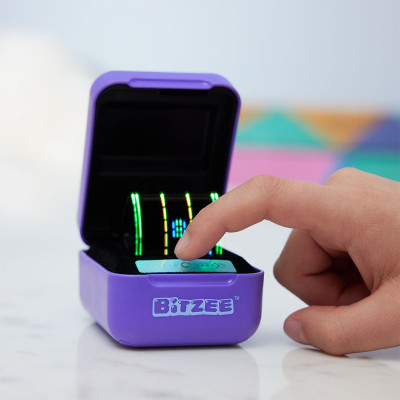Інтерактивна іграшка Bitzee з цифровими героями - Мої піксельні улюбленці (фіолетова) (6067790)