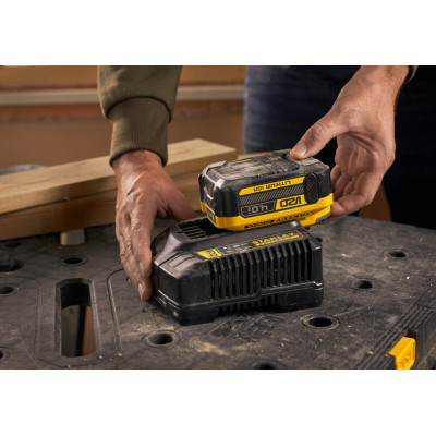 Набір акумулятор + зарядний пристрій Stanley FatMax,V20, 18 В,4Ah, 4A (SFMCB14M1)