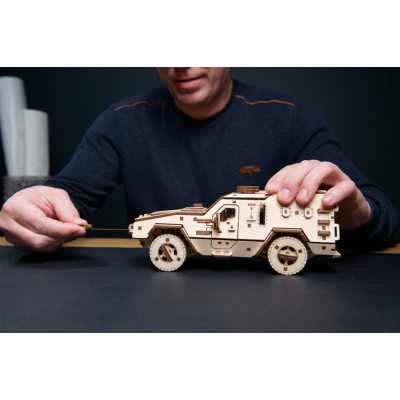 Конструктор Ugears механічний 3D Бойова машина Дозор-Б (70190)