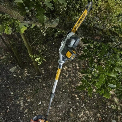 Ланцюгова пила DeWALT висоторіз 18V, 5Ah, довжина шини 20 см (DCMPS567P1)