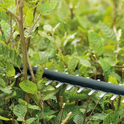 Кущоріз Bosch акумуляторний UniversalHedgeCut 18V-50 18V, 50мм, крок різу 20мм, 2.3кг (без АКБ та ЗП) (0.600.849.K00)