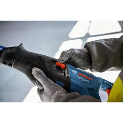 Шабельна пила Bosch GSA 185-LI, 18 В, пропил 230мм, хід 28мм (без АКБ та ЗП) (0.601.6C0.020)