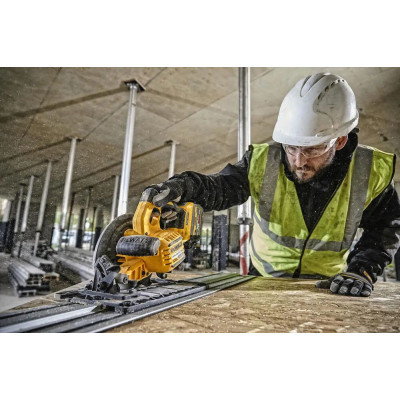 Дискова пила DeWALT 54В XR FLEXVOLT Li-lon, диск 190х30 мм, 3.7 кг, TSTAK (без АКБ та ЗП) (DCS579NT)
