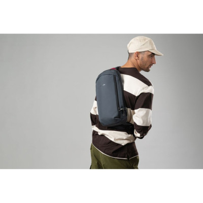 Сумка Pacsafe Vibe 325 sling pack Графітова (60221144)