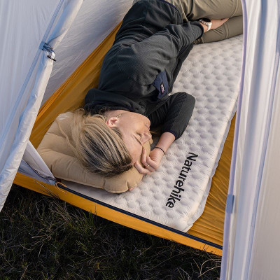 Туристичний килимок Naturehike Самонадувний надлегкий одномісний овальний CNK2300DZ013 35 мм світло-сірий (6976023926983)