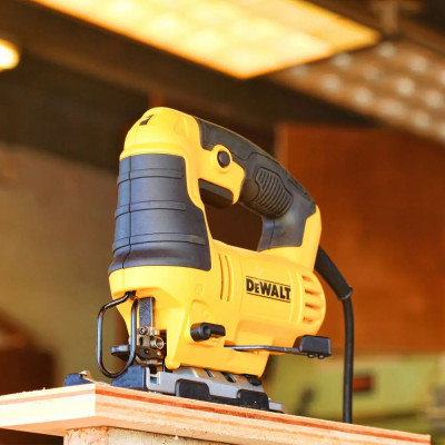 Електролобзик DeWALT 650 Вт, 500 - 3200 хід/хв, 2.4 кг (DWE349)