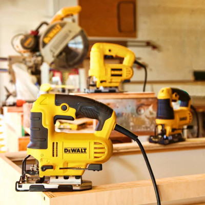 Електролобзик DeWALT 650 Вт, 500 - 3200 хід/хв, 2.4 кг (DWE349)