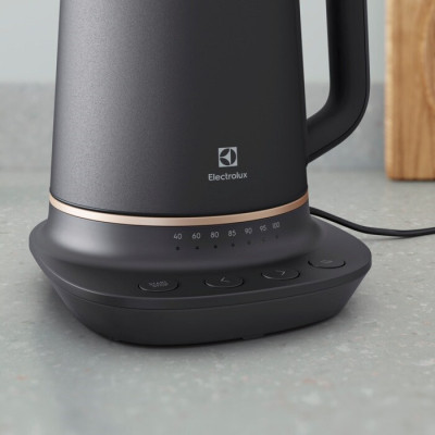 Електрочайник Electrolux E7K1-6BP