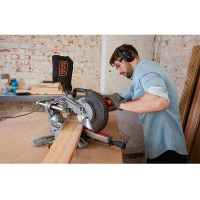 Торцювальна пила Black&amp;Decker 1600 Вт, диск 216х30 мм, 4800 об/хв, XPS, вага 12 кг (BES700)