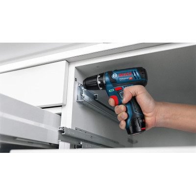 Шуруповерт Bosch GSR 12V-15 12В, 2х2А/год, 15-30Нм, 0-400/400-1300об/хв, набір 10 біт, кейс (0.601.868.10G)