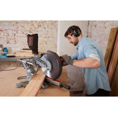 Торцювальна пила Black&amp;Decker 2100 Вт, диск 254х30 мм, 5000 об/хв, XPS, вага 18.5 кг (BES710)