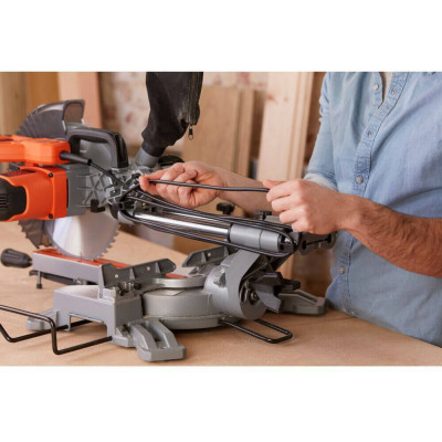 Торцювальна пила Black&amp;Decker 2100 Вт, диск 254х30 мм, 5000 об/хв, XPS, вага 18.5 кг (BES710)