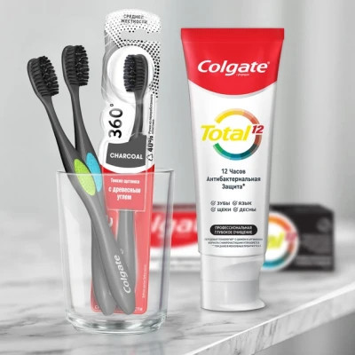 Зубна щітка Colgate 360 Деревне вугілля Рожева (2170000000053)