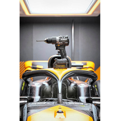 Шуруповерт DeWALT McLaren F1, XR Li-Ion PowerStack 18V GFN блок 2x1.7Ah, 90 Нм, кейс TSTAK (DCD85ME2GT)