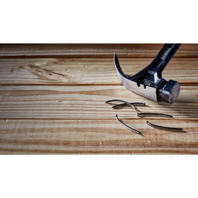 Молоток DeWALT CURVE-CLAW, суцільнометалевий, 454 г, з гвоздодером. (DWHT51002-0)