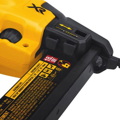 Степлер будівельний DeWALT 18В, діаметр/довжина скоби 1.25/38 мм (без АКБ та ЗП) (DCN681N)
