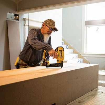 Степлер будівельний DeWALT 18В, діаметр/довжина скоби 1.25/38 мм (без АКБ та ЗП) (DCN681N)