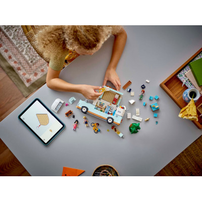 Конструктор LEGO Friends Пригоди на фургоні дружби (42663)