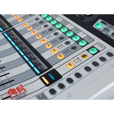 Мікшерний пульт Yamaha TF1