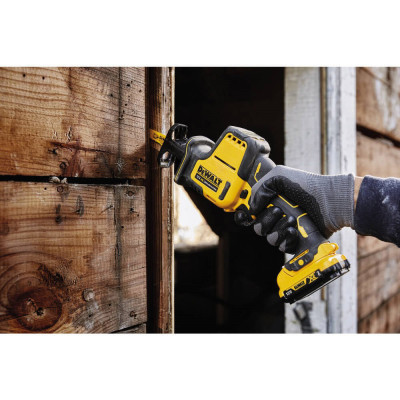 Шабельна пила DeWALT 10.8/12В XR Li-lon, безщіткова, 2 АКБ, ЗУ, кейс TSTAK (DCS312D2)