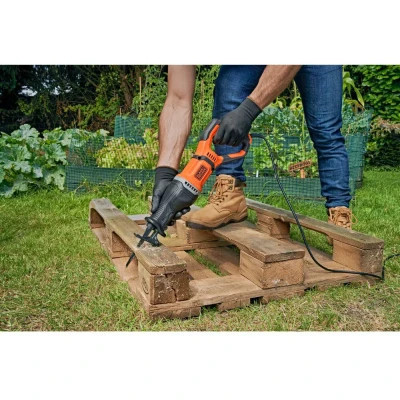 Шабельна пила Black&amp;Decker BES301