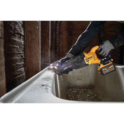 Шабельна пила DeWALT 18В XR Li-lon, 0 - 3000 ход/хв, 3.5 кг, кейс TSTAK (без АКБ та ЗП) (DCS386NT)