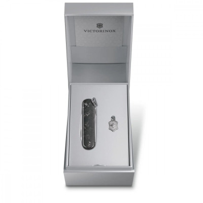 Ніж Victorinox Classic SD Brilliant Carbon + брелок-лого (0.6221.90)