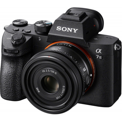 Об&#039;єктив Sony 50mm, f/2.5 G для камер NEX (SEL50F25G.SYX)