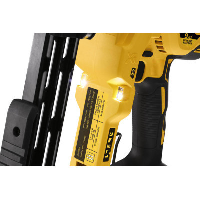 Степлер будівельний DeWALT 18В XR Li-Ion, 2x5Ah, діаметр/довжина скоби 4/50 мм (DCFS950P2)
