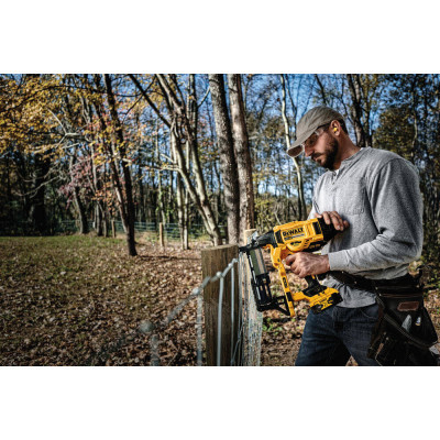 Степлер будівельний DeWALT 18В XR Li-Ion, 2x5Ah, діаметр/довжина скоби 4/50 мм (DCFS950P2)