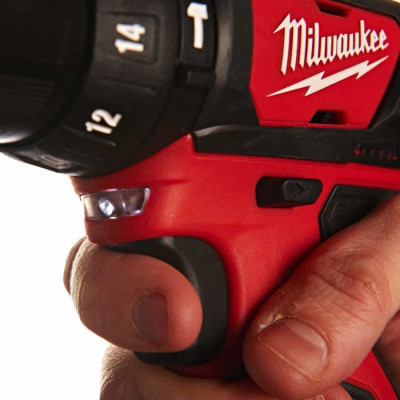 Шуруповерт Milwaukee M12 BPD-202C, 2x2Ah, кейс (4933441940)