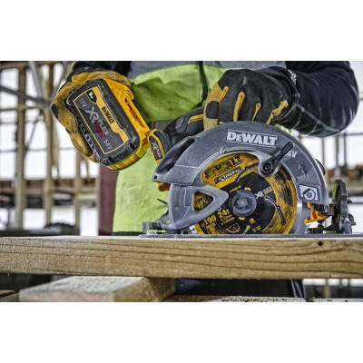 Дискова пила DeWALT 54В XR FLEXVOLT Li-lon, диск 190х30 мм, 3.6 кг, кейс TSTAK (без АКБ та ЗП) (DCS578NT)