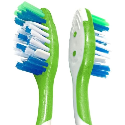Зубна щітка Colgate Макс Блиск Зелена (2170000000077)