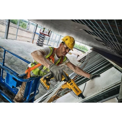 Шуруповерт DeWALT 18V XR Li-Ion, 2x2Ah, 30/5 Нм, 4400 об/хв, кейс (DCF620D2K)