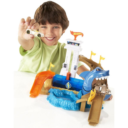 Автотрек Hot Wheels Полювання на акулу серії &quot;Зміни колір&quot; (BGK04)