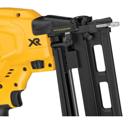 Цвяхозабивач DeWALT 18В, діаметр/довжина цвяха 1.6/63 мм, (без АКБ та ЗП) (DCN662N)