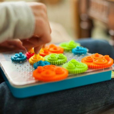 Ігровий набір Fat Brain Toys Різнокольорові Шестерінки Crankity (F140ML)