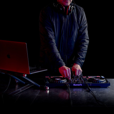 DJ-контролер Numark Mixtrack Platinum FX