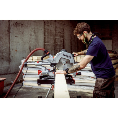 Торцювальна пила Metabo KGS 305M з протяжкою, 1600Вт, 305мм, 18.6кг (613305000)