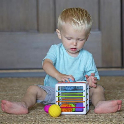 Розвиваюча іграшка Fat Brain Toys Куб-сортер зі стінками-шнурочками InnyBin (F251ML)
