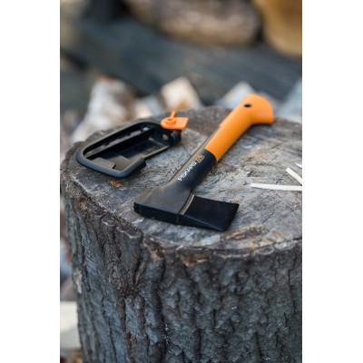 Сокира Fiskars X7 35.4см, 640г (1015618)