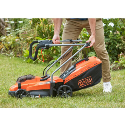 Газонокосарка Black&amp;Decker акумуляторна 18 В, 4.0 Ач, 32 см, 2 АКБ та ЗП (BCMW33184L2)
