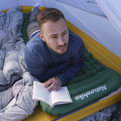 Туристичний килимок Naturehike із підголовником CNK2300DZ0001 198 х 59 см темно-зелений (6976023929540)