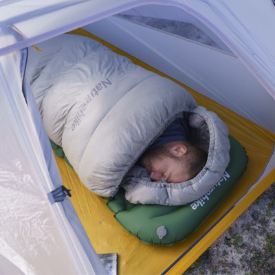 Туристичний килимок Naturehike із підголовником CNK2300DZ0001 198 х 59 см темно-зелений (6976023929540)
