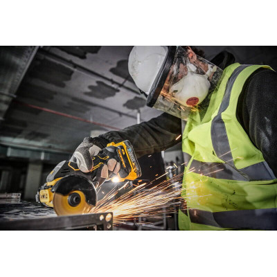 Дискова пила DeWALT 18В XR Li-lon, диск 76х10 мм, 0.94 кг (без АКБ та ЗП) (DCS438N)