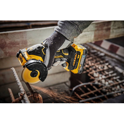 Дискова пила DeWALT 18В XR Li-lon, диск 76х10 мм, 0.94 кг (без АКБ та ЗП) (DCS438N)